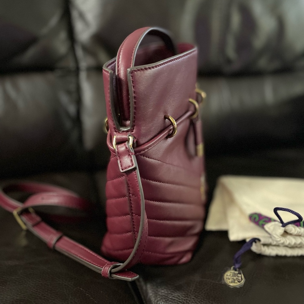 Tory Burch KIRA CHEVRON MINI BUCKET BAG Burgundy - Picture 5 of 12